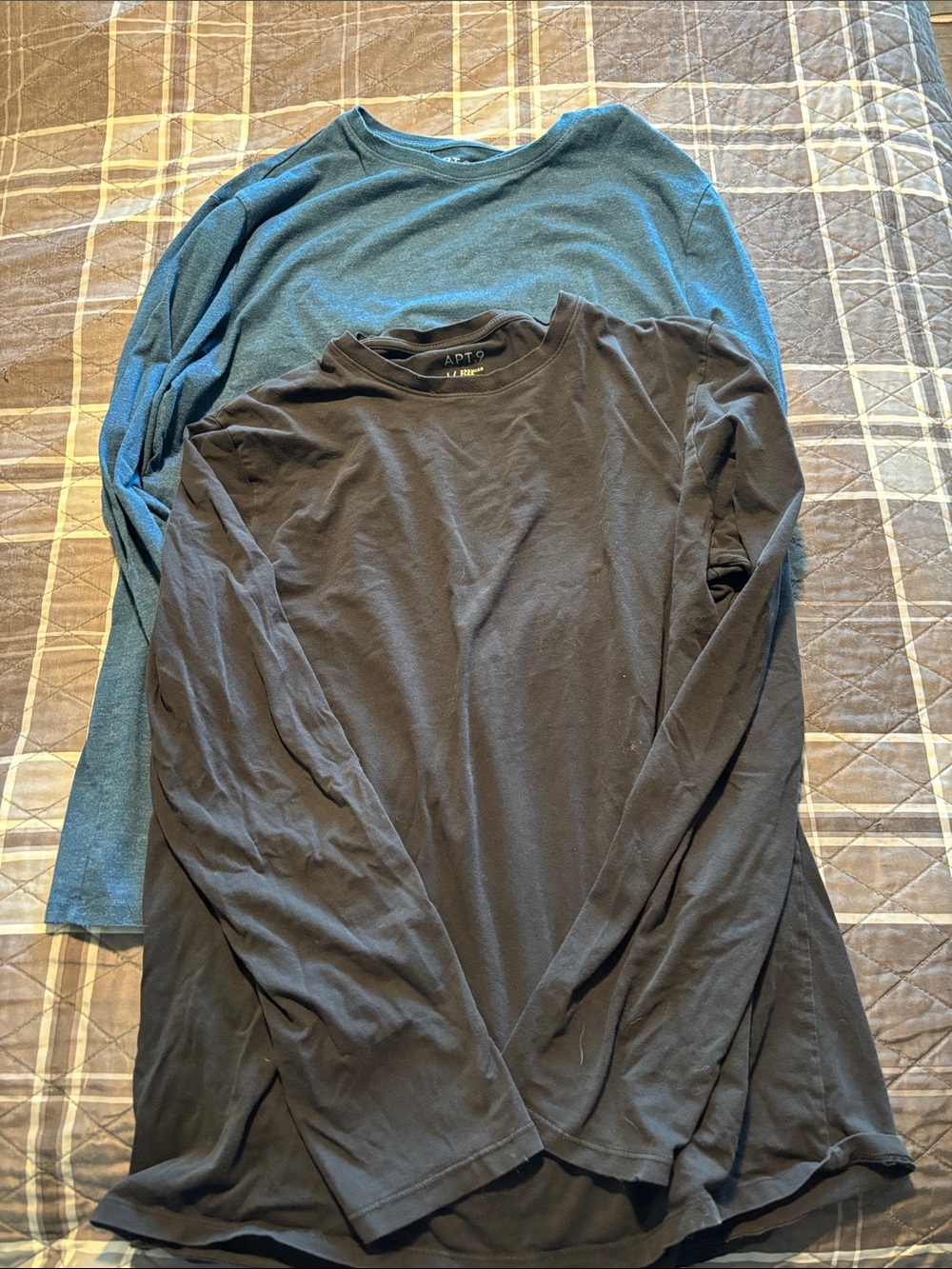 Lot of 2 Apt. 9 Long-Sleeve Crew Neck Shirt - Black and Teal